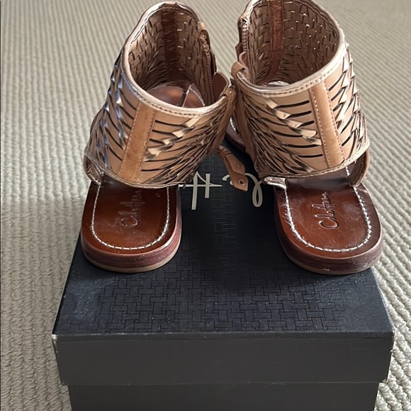 Good /tan leather Sandals. - Picture 3 of 3